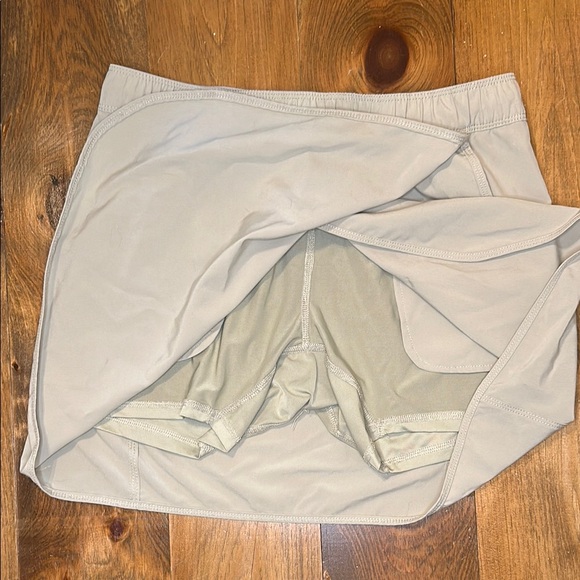 The American Outdoorsman Women’s Tan Skort - Medium - Picture 4 of 8